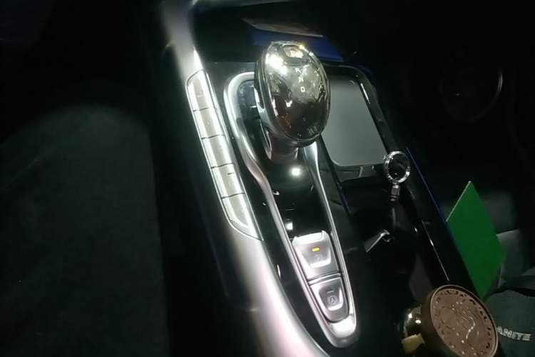 Used VOYAH FREE 2021 Four-Wheel Drive All-Electric First Edition Commemorative Edition Exclusive Luxury Package Gear Lever