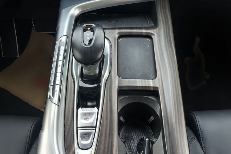 Used VOYAH FREE 2021 Four-Wheel Drive Standard Range-Extended Exclusive Luxury Package Gear Lever