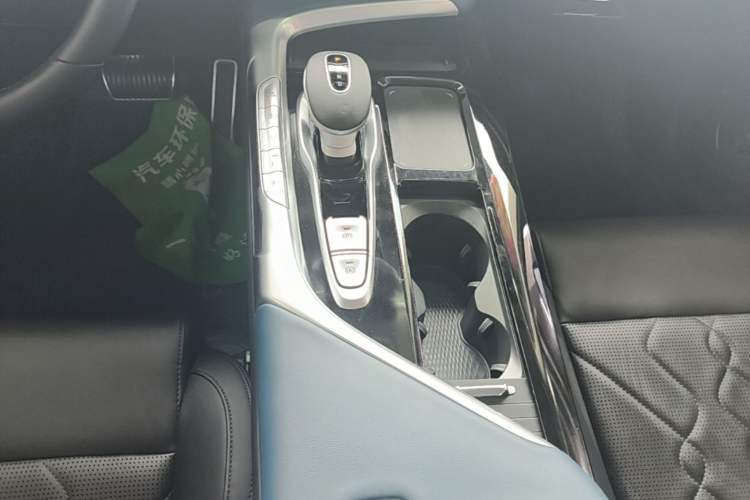 Used VOYAH FREE 2021 Four-Wheel Drive Standard Range-Extended Exclusive Luxury Package Gear Lever