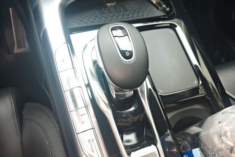 Used VOYAH FREE 2021 Four-Wheel Drive Standard Range-Extended Exclusive Luxury Package Gear Lever