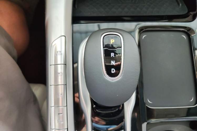 Used VOYAH FREE 2021 Four-Wheel Drive Standard Range-Extended Exclusive Luxury Package Gear Lever