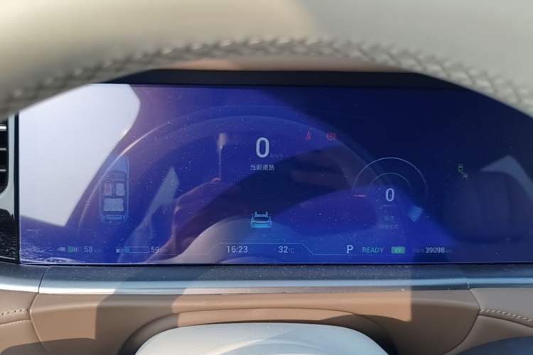 Used VOYAH FREE 2021 Four-Wheel Drive Standard Range-Extended Exclusive Luxury Package Instrument Cluster