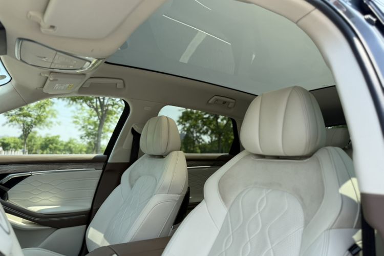 Used VOYAH FREE 2021 Four-Wheel Drive Standard Range-Extended Exclusive Luxury Package Interior 2