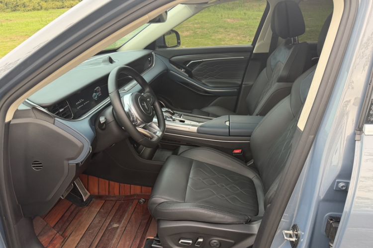 Used VOYAH FREE 2021 Four-Wheel Drive Standard Range-Extended Exclusive Luxury Package Interior 3