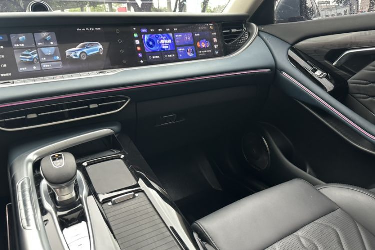 Used VOYAH FREE 2021 Four-Wheel Drive Standard Range-Extended Exclusive Luxury Package Interior 3