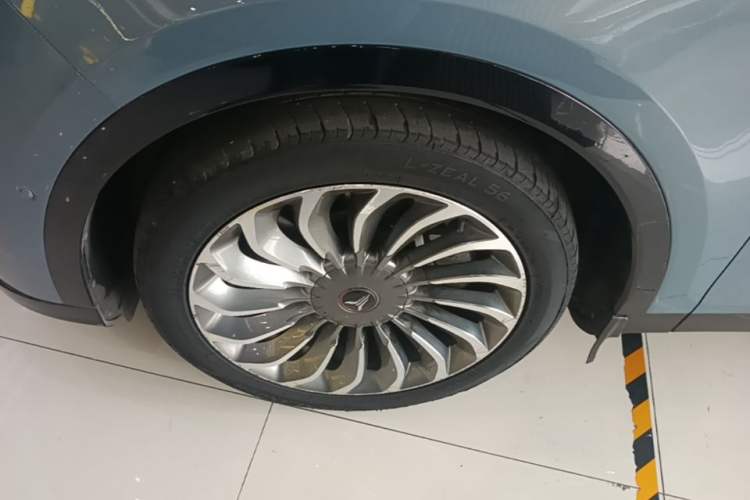Used VOYAH FREE 2021 Four-Wheel Drive Standard Range-Extended Exclusive Luxury Package Left Front Wheel Hub