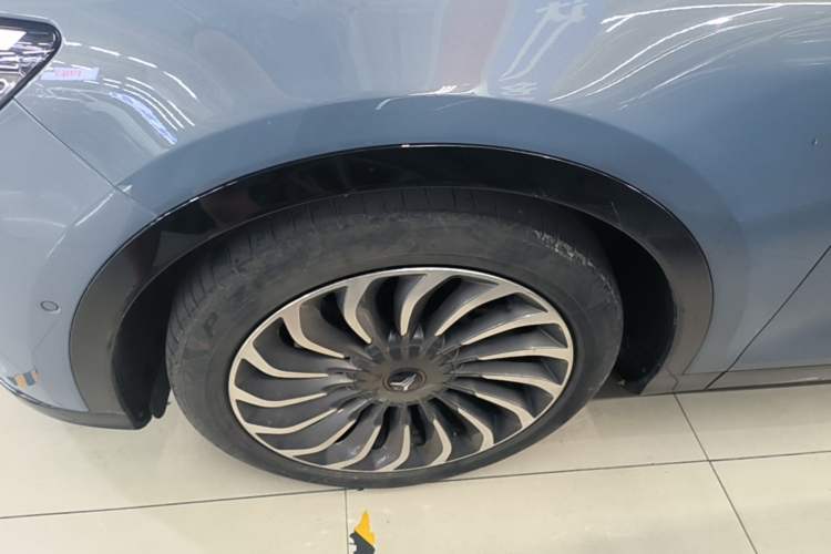 Used VOYAH FREE 2021 Four-Wheel Drive Standard Range-Extended Exclusive Luxury Package Left Front Wheel Hub