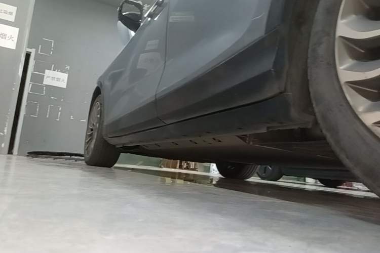 Used VOYAH FREE 2021 Four-Wheel Drive Standard Range-Extended Exclusive Luxury Package Left Side Sill