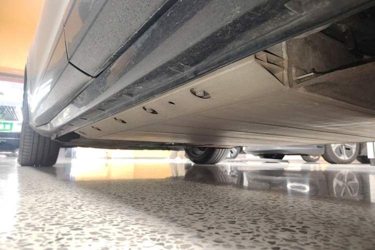 Used VOYAH FREE 2021 Four-Wheel Drive Standard Range-Extended Exclusive Luxury Package Left Side Sill