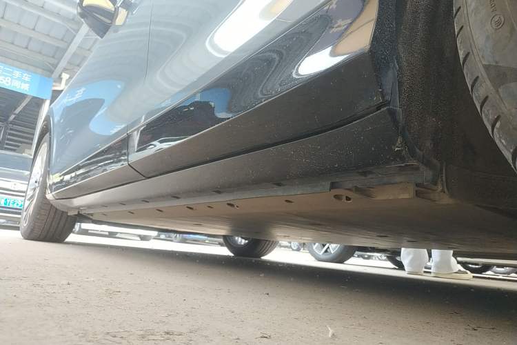 Used VOYAH FREE 2021 Two-Wheel Drive Standard Pure Electric City Edition Left Side Sill