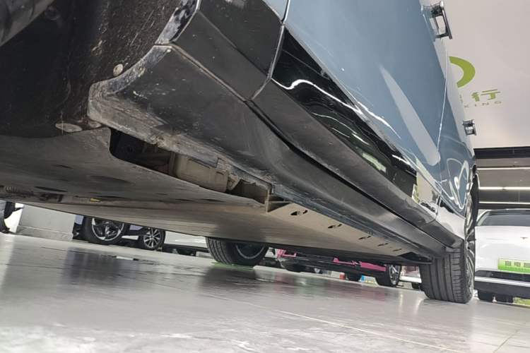Used VOYAH FREE 2021 Four-Wheel Drive Standard Range-Extended Exclusive Luxury Package Left Side Sill
