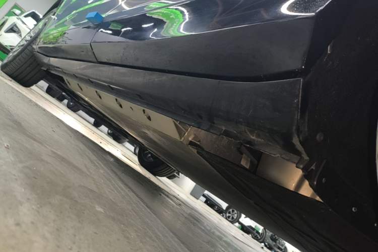 Used VOYAH FREE 2021 Four-Wheel Drive Standard Range-Extended Exclusive Luxury Package Left Side Sill