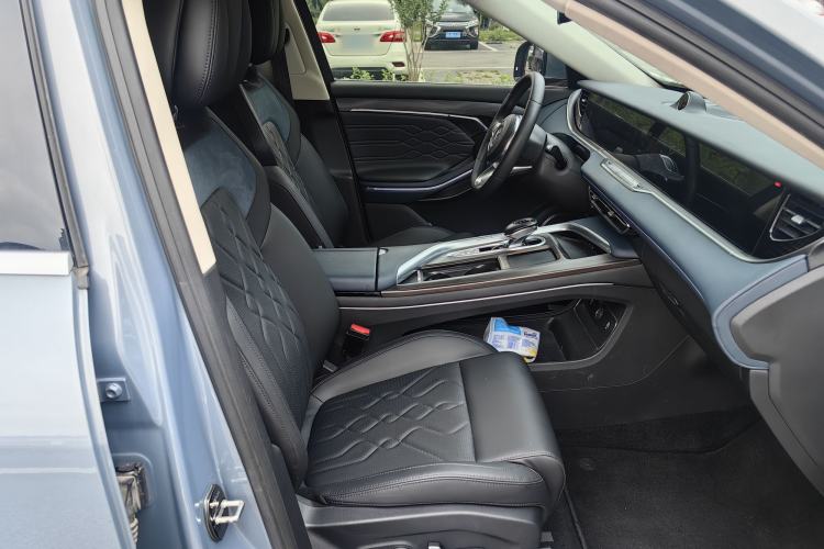 Used VOYAH FREE 2021 Four-Wheel Drive Standard Range-Extended Exclusive Luxury Package Right Front Seat