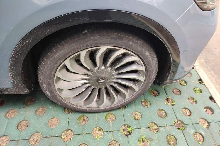 Used VOYAH FREE 2021 Two-Wheel Drive Standard Pure Electric Version Right Front Wheel Hub