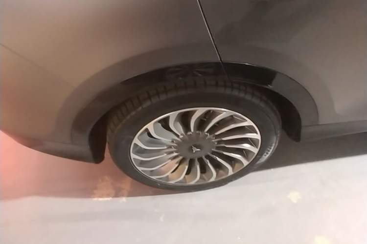Used VOYAH FREE 2021 Four-Wheel Drive All-Electric First Edition Commemorative Edition Exclusive Luxury Package Right Rear Wheel Hub