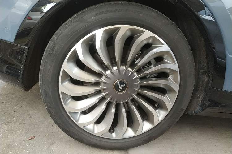 Used VOYAH FREE 2021 Two-Wheel Drive Standard Pure Electric City Edition Right Rear Wheel Hub