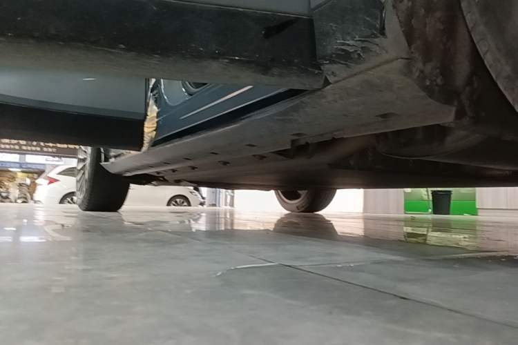 Used VOYAH FREE 2021 Four-Wheel Drive Standard Range-Extended Exclusive Luxury Package Right Side Sill