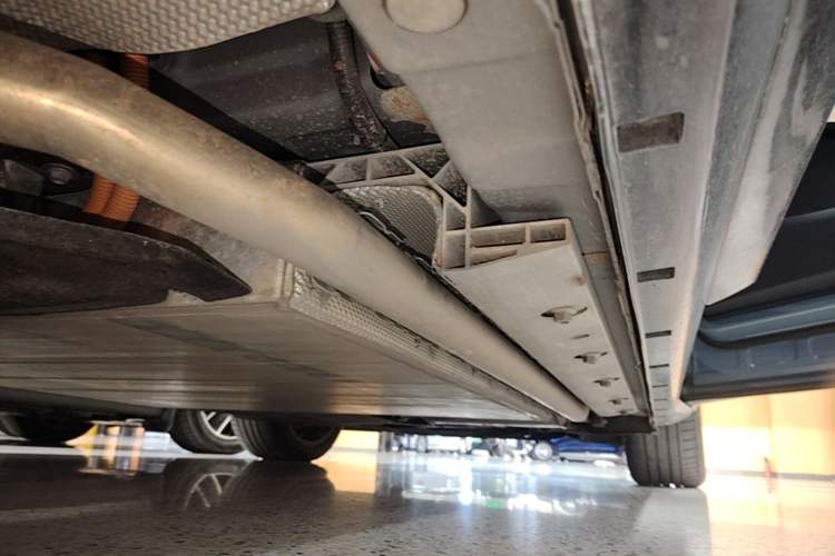 Used VOYAH FREE 2021 Four-Wheel Drive Standard Range-Extended Exclusive Luxury Package Right Side Sill