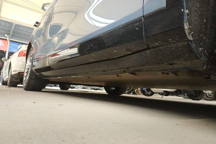 Used VOYAH FREE 2021 Two-Wheel Drive Standard Pure Electric City Edition Right Side Sill