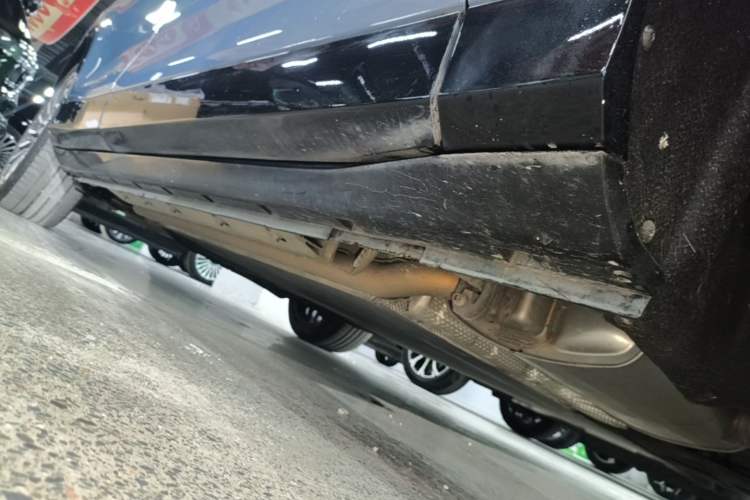 Used VOYAH FREE 2021 Four-Wheel Drive Standard Range-Extended Exclusive Luxury Package Right Side Sill