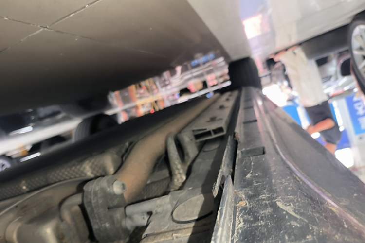 Used VOYAH FREE 2021 Four-Wheel Drive Standard Range-Extended Exclusive Luxury Package Right Side Sill