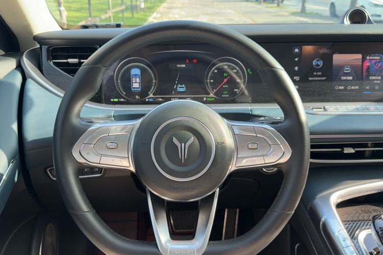 Used VOYAH FREE 2021 Four-Wheel Drive Standard Range-Extended Exclusive Luxury Package Steering Wheel