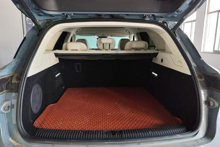 Used VOYAH FREE 2021 Four-Wheel Drive Standard Range-Extended Exclusive Luxury Package Trunk