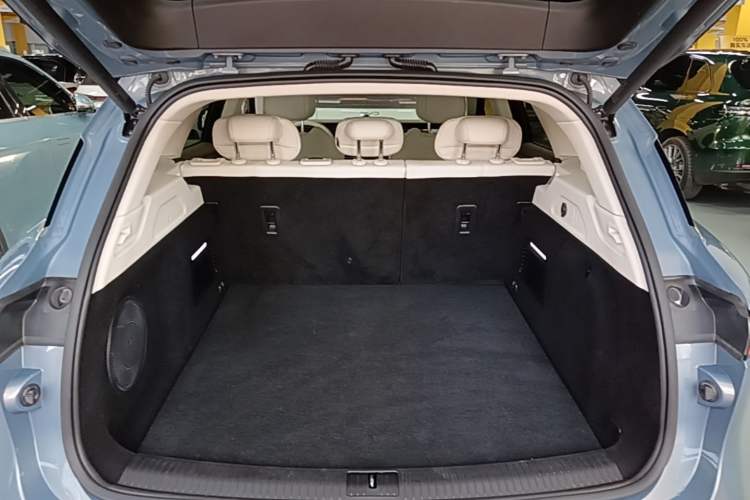 Used VOYAH FREE 2021 Four-Wheel Drive Standard Range-Extended Exclusive Luxury Package Trunk