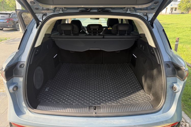 Used VOYAH FREE 2021 Four-Wheel Drive Standard Range-Extended Exclusive Luxury Package Trunk