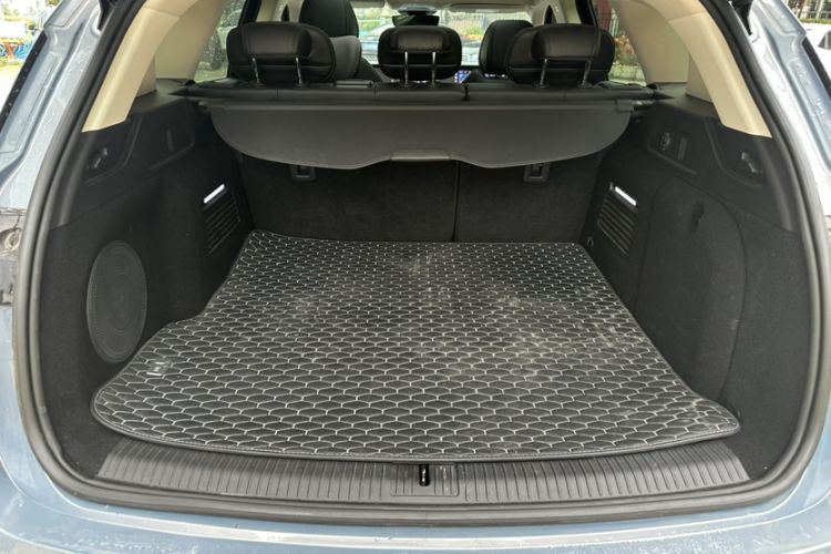 Used VOYAH FREE 2021 Four-Wheel Drive Standard Range-Extended Exclusive Luxury Package Trunk