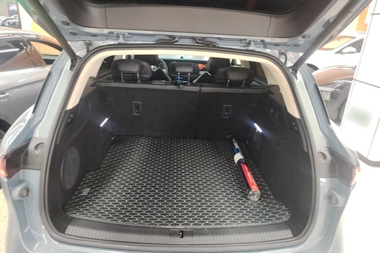 Used VOYAH FREE 2021 Four-Wheel Drive Standard Range-Extended Exclusive Luxury Package Trunk