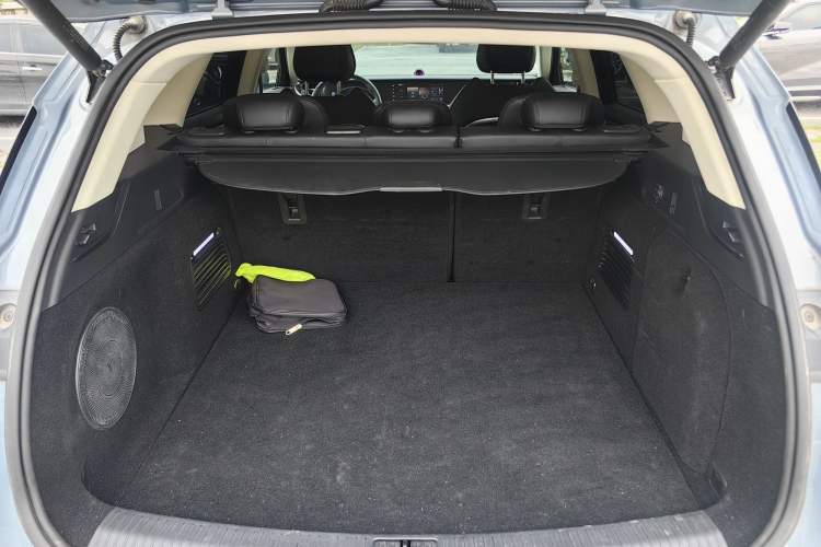 Used VOYAH FREE 2021 Four-Wheel Drive Standard Range-Extended Exclusive Luxury Package Trunk