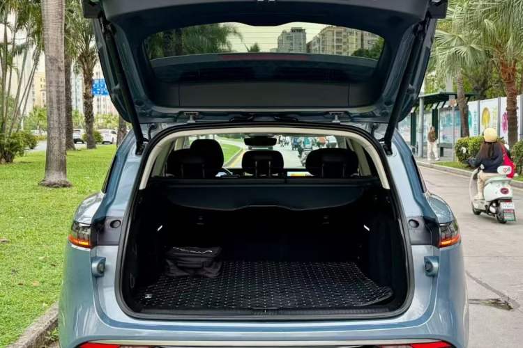 Used VOYAH FREE 2021 Four-Wheel Drive Standard Range-Extended Exclusive Luxury Package Trunk
