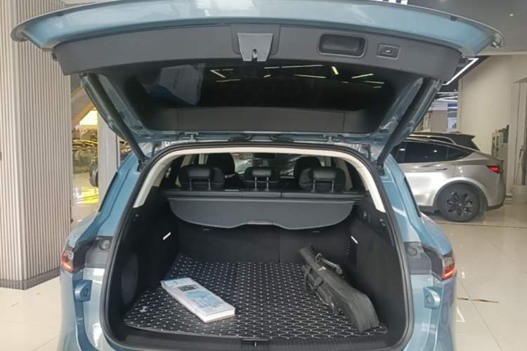 Used VOYAH FREE 2021 Four-Wheel Drive Standard Range-Extended Exclusive Luxury Package Trunk