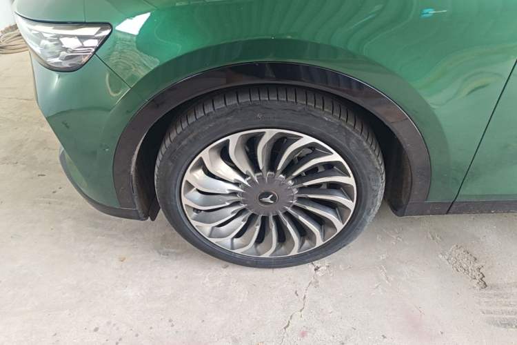 Used VOYAH FREE 2021 Four-Wheel Drive Standard Range-Extended Exclusive Luxury Package Left Front Wheel Hub