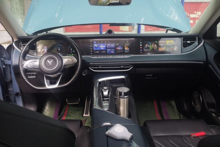 Used VOYAH FREE 2021 Four-Wheel Drive Extended-Range First-Edition Commemorative Model Center Console