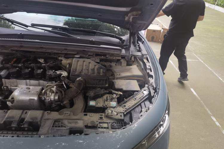 Used VOYAH FREE 2021 Four-Wheel Drive Extended-Range First-Edition Commemorative Model Engine Bay Left