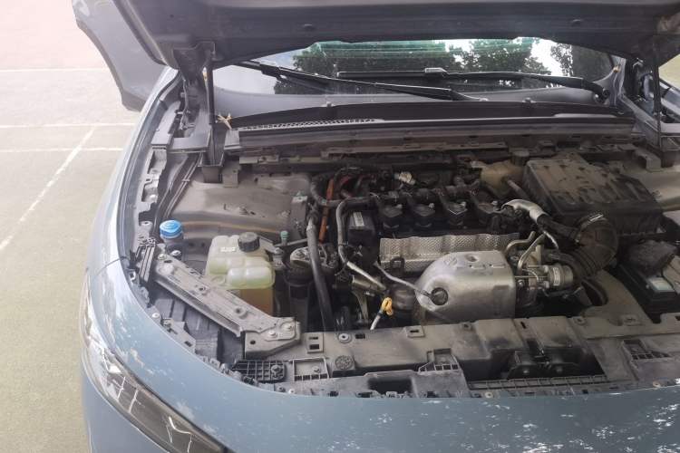 Used VOYAH FREE 2021 Four-Wheel Drive Extended-Range First-Edition Commemorative Model Engine Bay Right