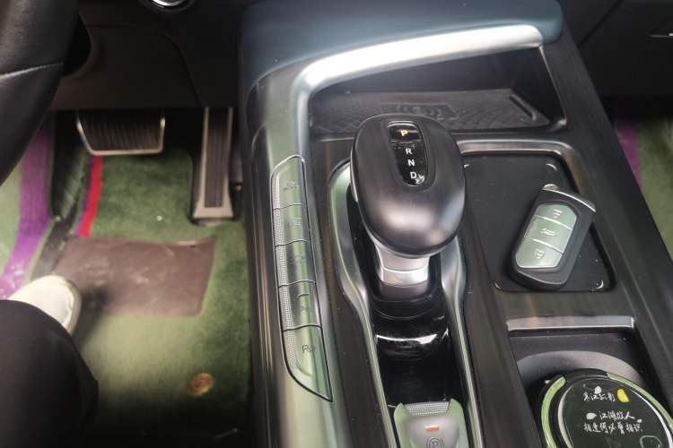 Used VOYAH FREE 2021 Four-Wheel Drive Extended-Range First-Edition Commemorative Model Gear Lever