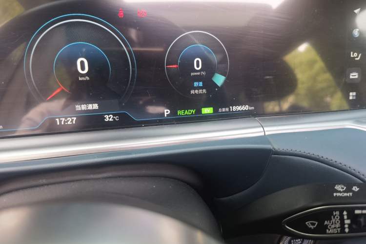 Used VOYAH FREE 2021 Four-Wheel Drive Extended-Range First-Edition Commemorative Model Odometer Close Up