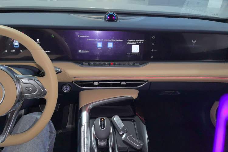 Used VOYAH FREE 2021 Four-Wheel Drive Standard Range-Extended Exclusive Luxury Package Audio And AC Panel