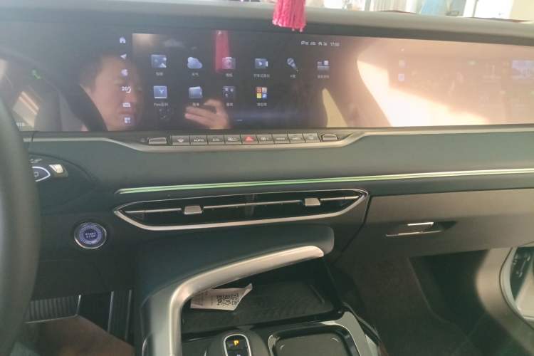 Used VOYAH FREE 2021 Four-Wheel Drive Standard All-Electric Exclusive Luxury Package Audio And AC Panel