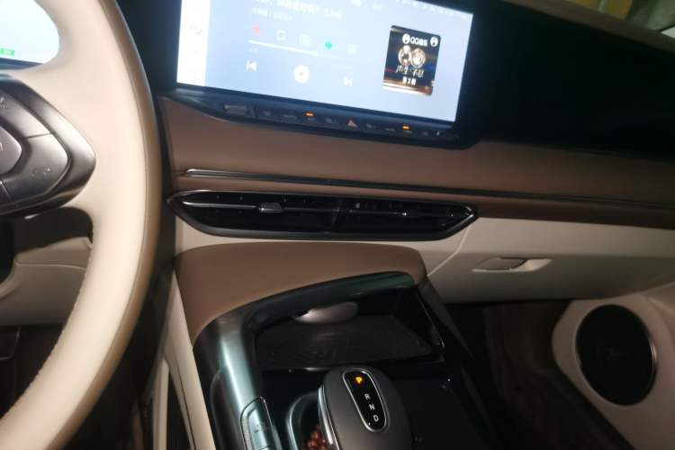 Used VOYAH FREE 2021 Four-Wheel Drive Standard Range-Extended Exclusive Luxury Package Audio And AC Panel