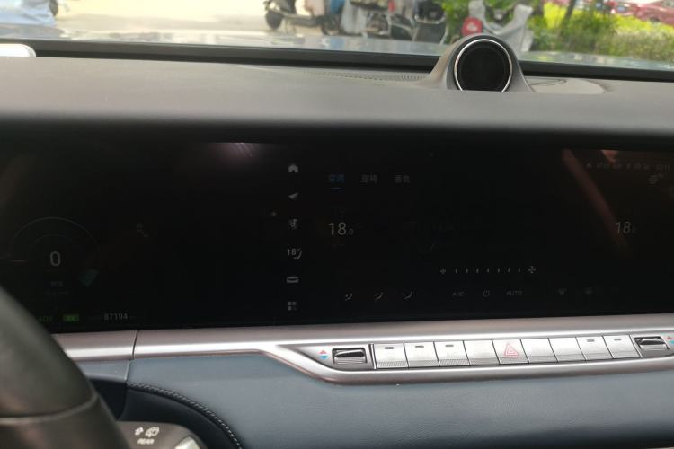 Used VOYAH FREE 2021 Four-Wheel Drive Standard Range-Extended Exclusive Luxury Package Audio And AC Panel