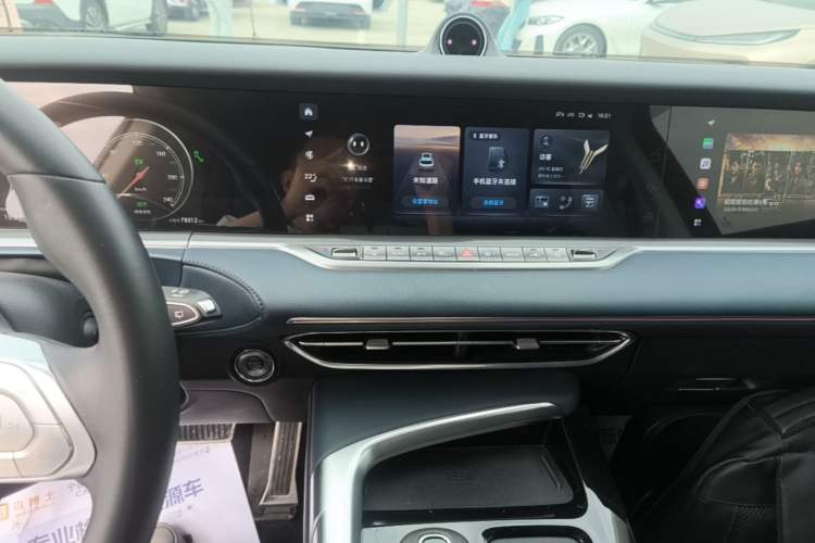 Used VOYAH FREE 2021 Four-Wheel Drive Standard Range-Extended Exclusive Luxury Package Audio And AC Panel