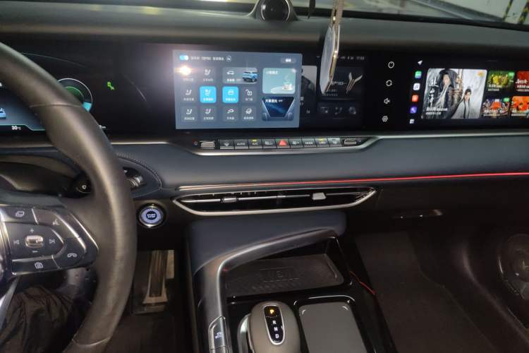 Used VOYAH FREE 2021 Two-Wheel Drive Standard Pure Electric City Edition Audio And AC Panel