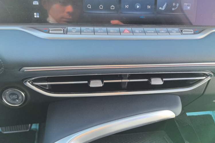Used VOYAH FREE 2021 Four-Wheel Drive All-Electric First Edition Commemorative Edition Exclusive Luxury Package Audio And AC Panel