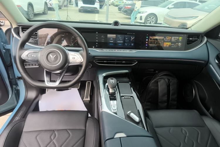 Used VOYAH FREE 2021 Four-Wheel Drive Standard Range-Extended Exclusive Luxury Package Center Console