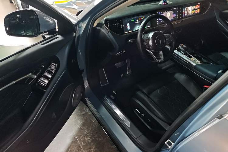 Used VOYAH FREE 2021 Four-Wheel Drive Standard Range-Extended Exclusive Luxury Package Driver Seat