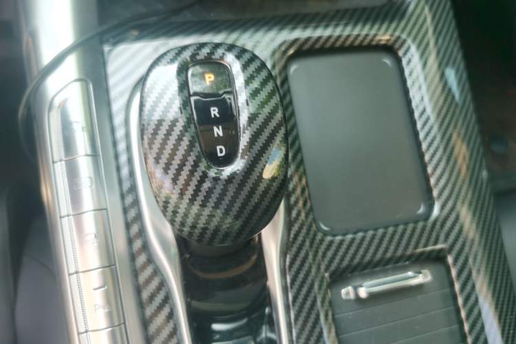 Used VOYAH FREE 2021 Four-Wheel Drive Standard Range-Extended Exclusive Luxury Package Gear Lever